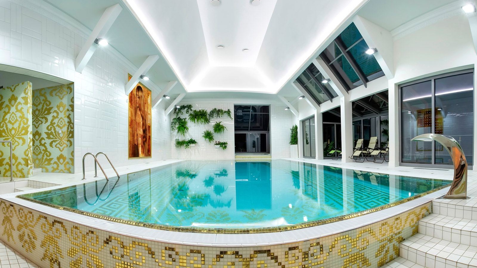 Hotel SPA restauracja konferencje nad jeziorem Mazury wypoczynek w Polsce