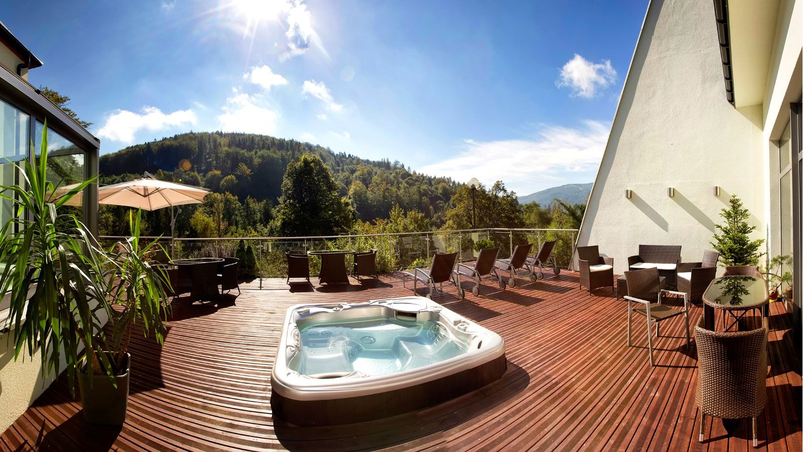 Hotel SPA restauracja konferencje nad jeziorem Mazury wypoczynek w Polsce